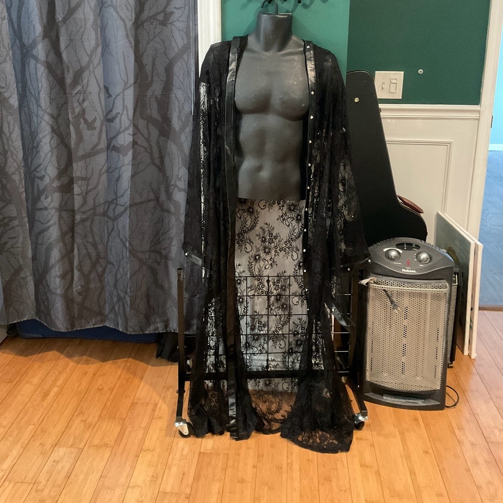 Widow Hooded Lace Duster